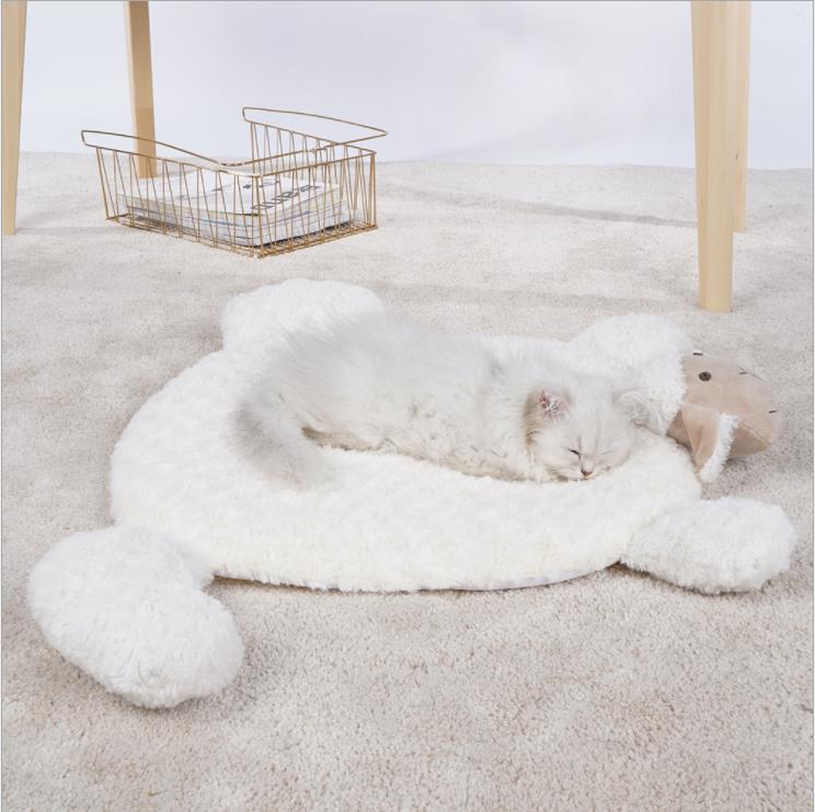 Sheep-Shaped Pet Bed Mat with Non-Slip Design for Cats & Dogs – Woolsy™