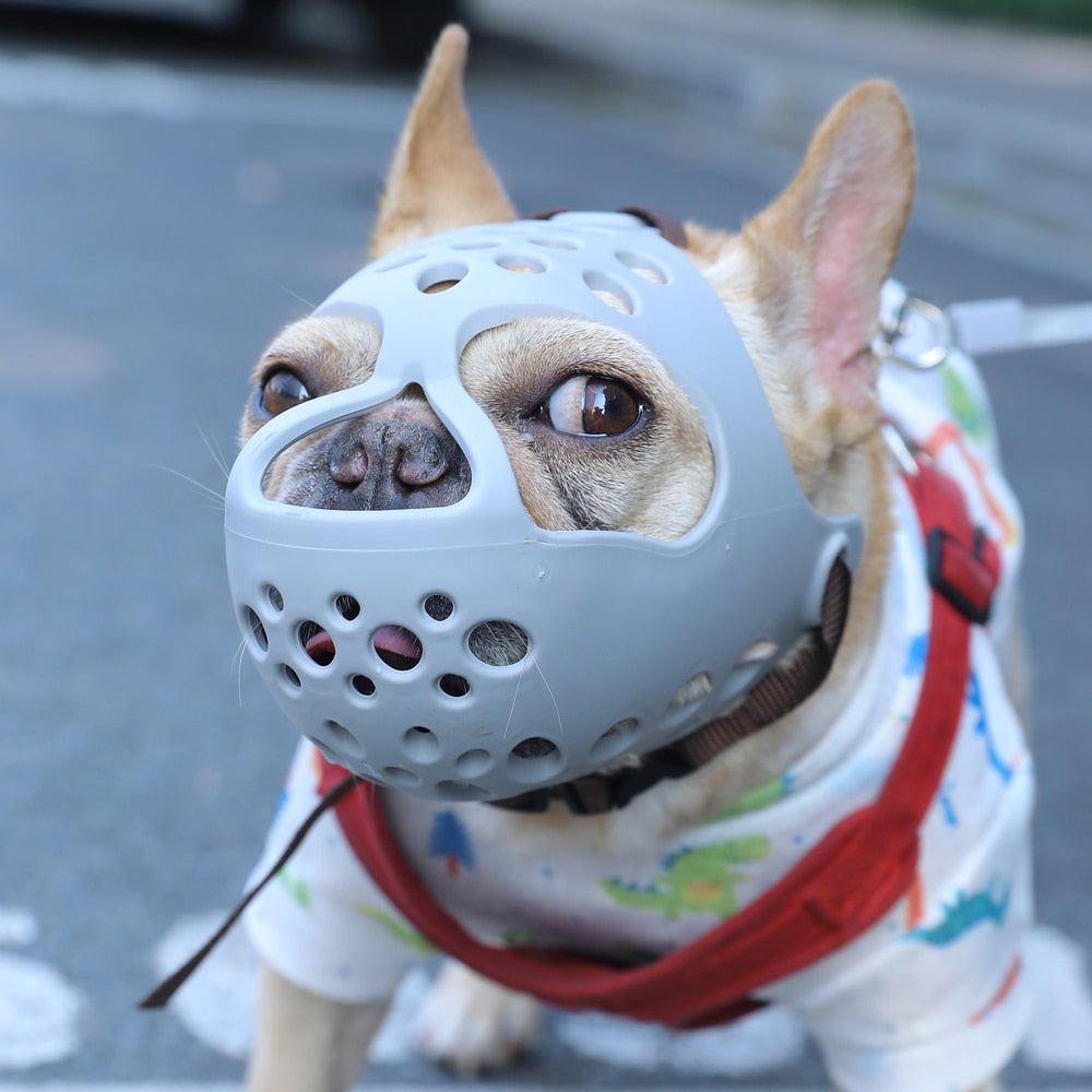 Breathable Anti-Bite Pet Muzzle – MuzzleSafe™