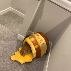 Honey Pot Cave Pet Bed in Yellow – HoneyNest™