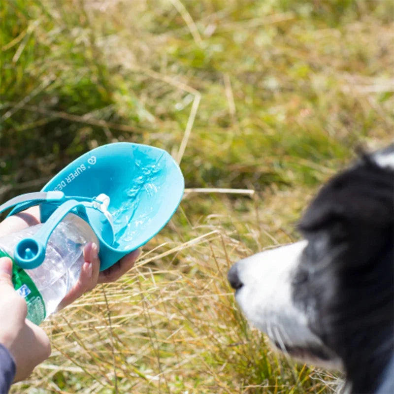Portable Pet Water Bottle & Feeder 19.6 fl oz for Travel – TrailSip™