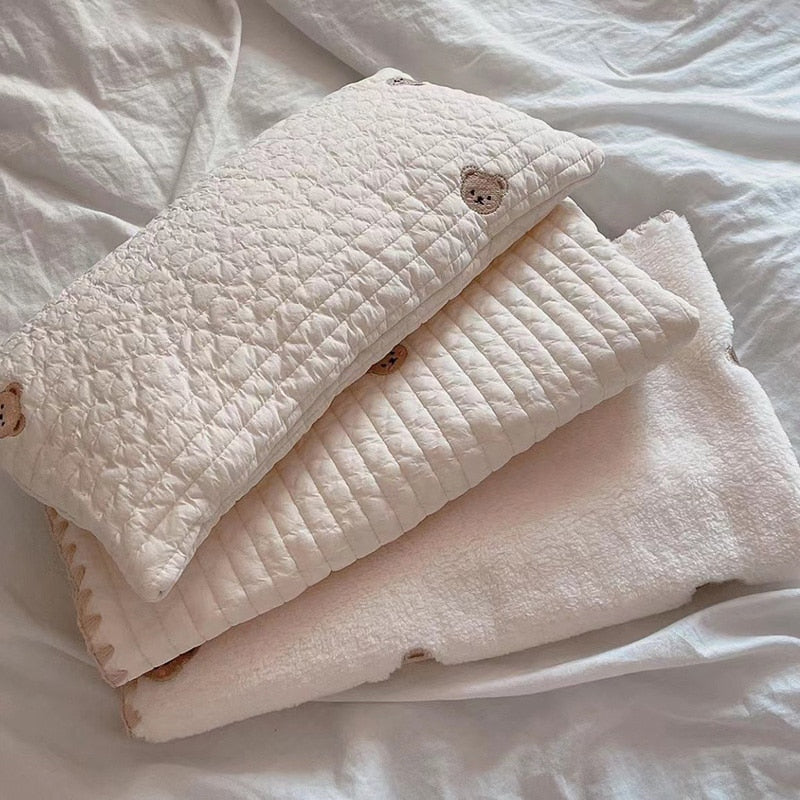 3-Piece Pet Bedding Set with Bear Embroidery – BearNest™